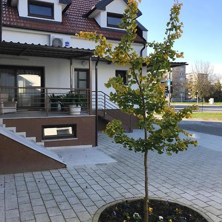 Eva Rooms & Studio Apartment Karlovac Eksteriør billede