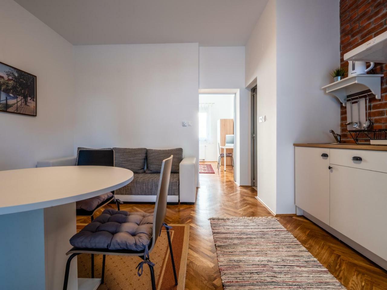 Eva Rooms & Studio Apartment Karlovac Eksteriør billede