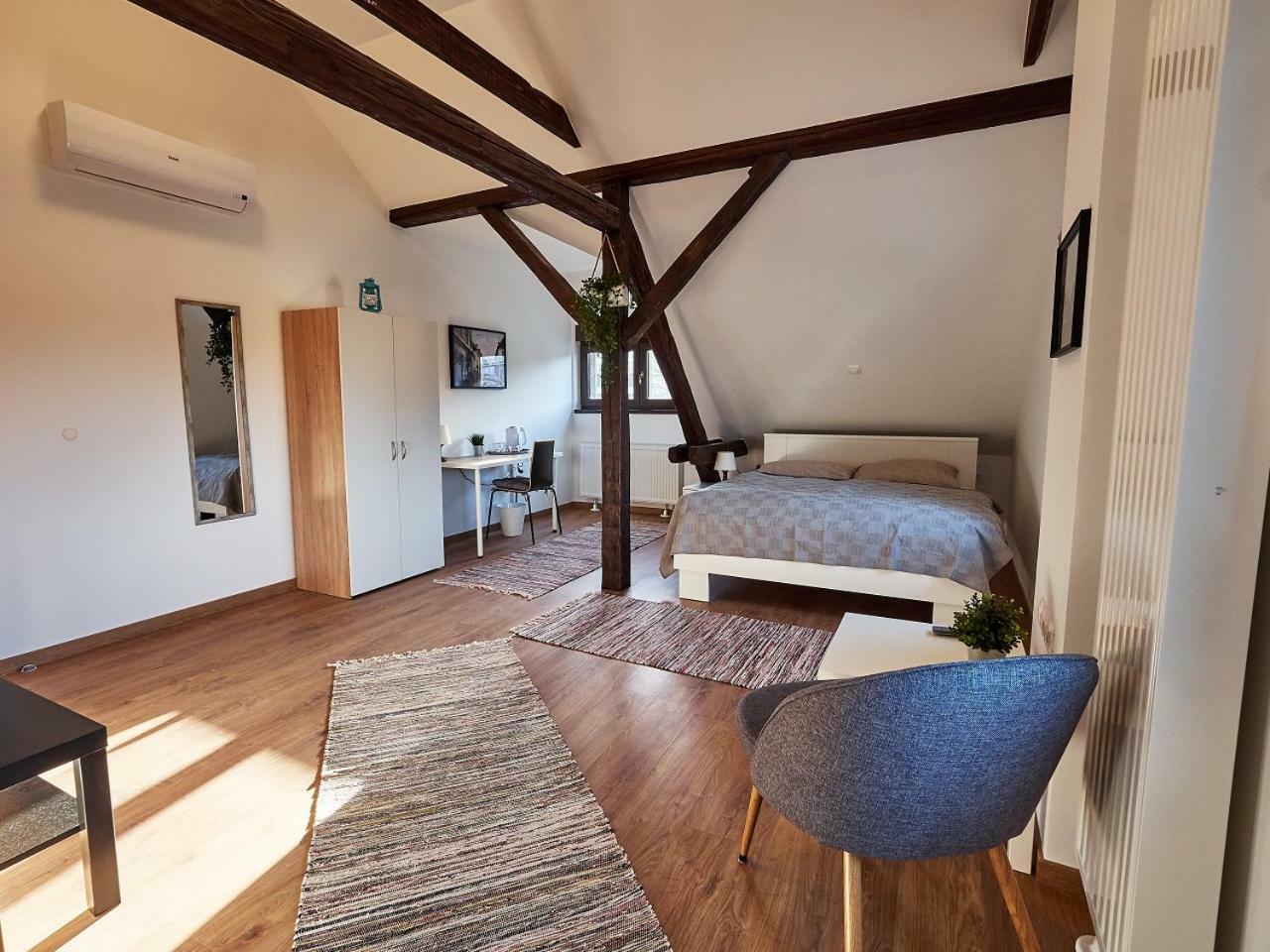Eva Rooms & Studio Apartment Karlovac Eksteriør billede
