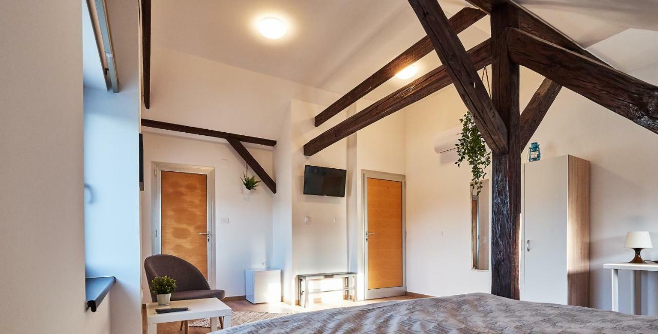 Eva Rooms & Studio Apartment Karlovac Eksteriør billede