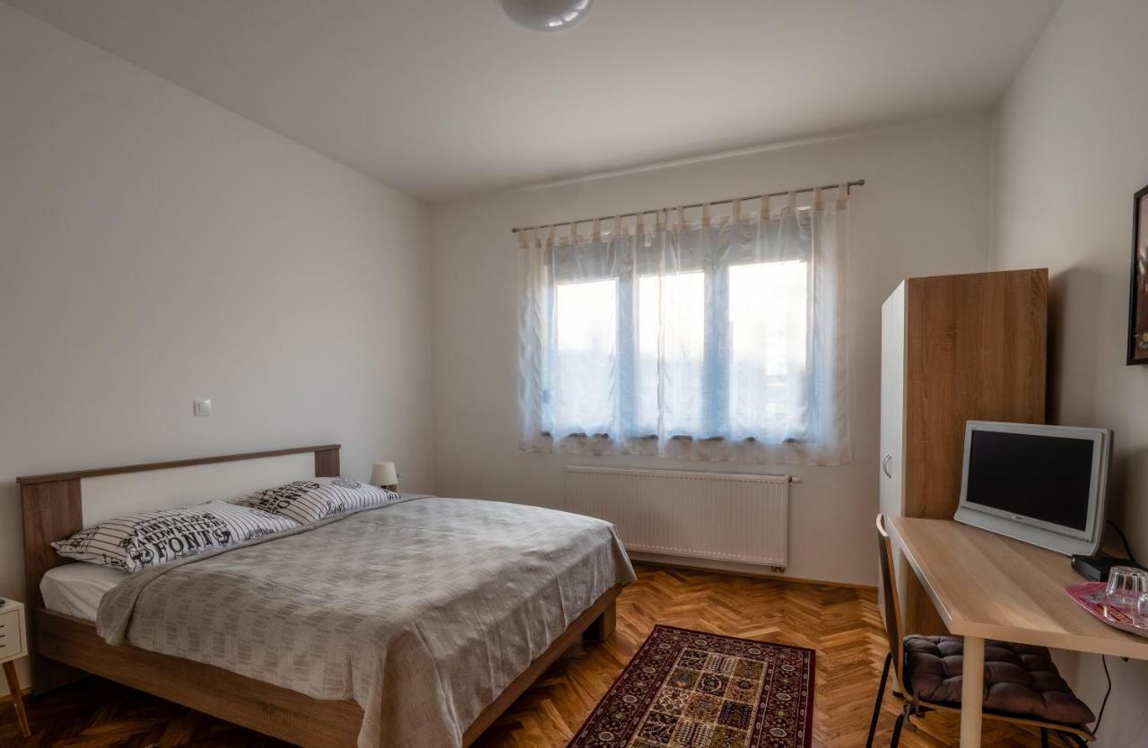 Eva Rooms & Studio Apartment Karlovac Eksteriør billede