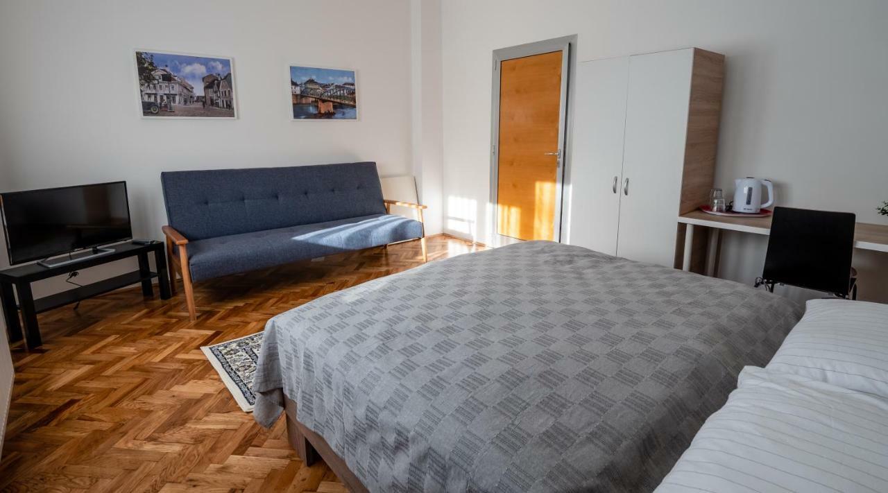 Eva Rooms & Studio Apartment Karlovac Eksteriør billede