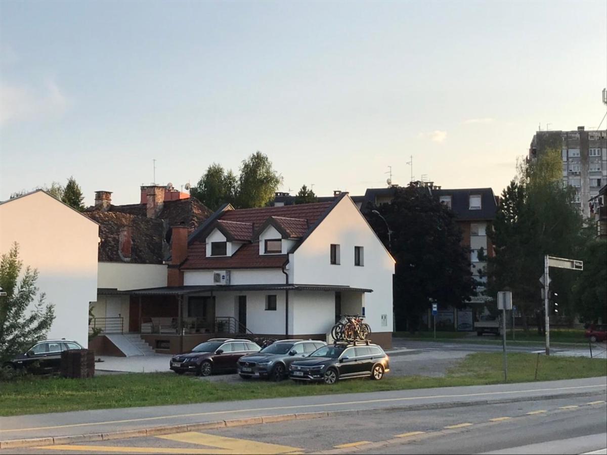 Eva Rooms & Studio Apartment Karlovac Eksteriør billede