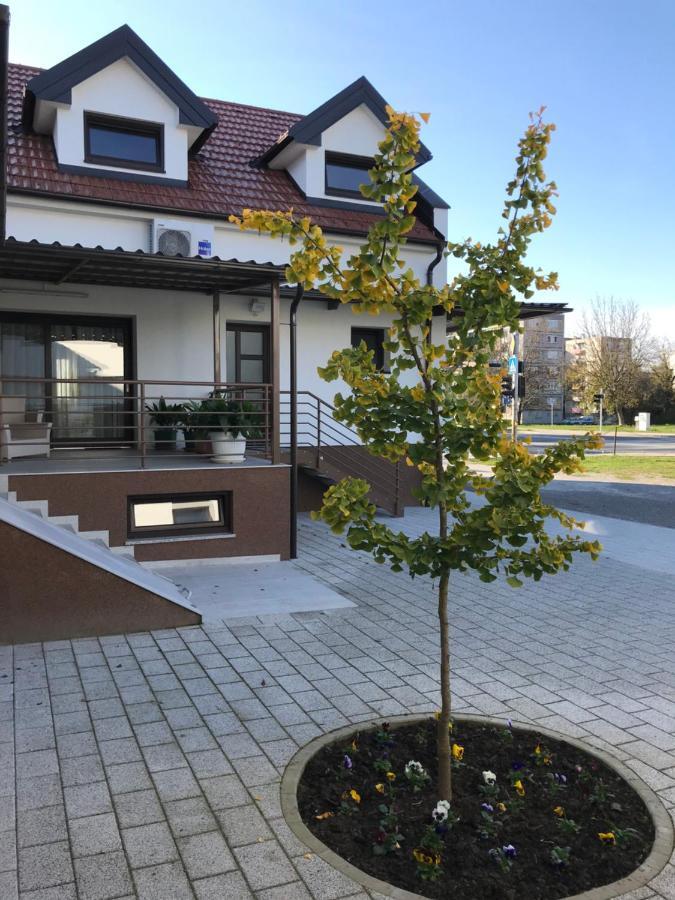 Eva Rooms & Studio Apartment Karlovac Eksteriør billede